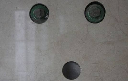 墙砖打孔后的地方怎么修补好看图片大全(墙砖打孔后的地方怎么修补好看图片大全集)