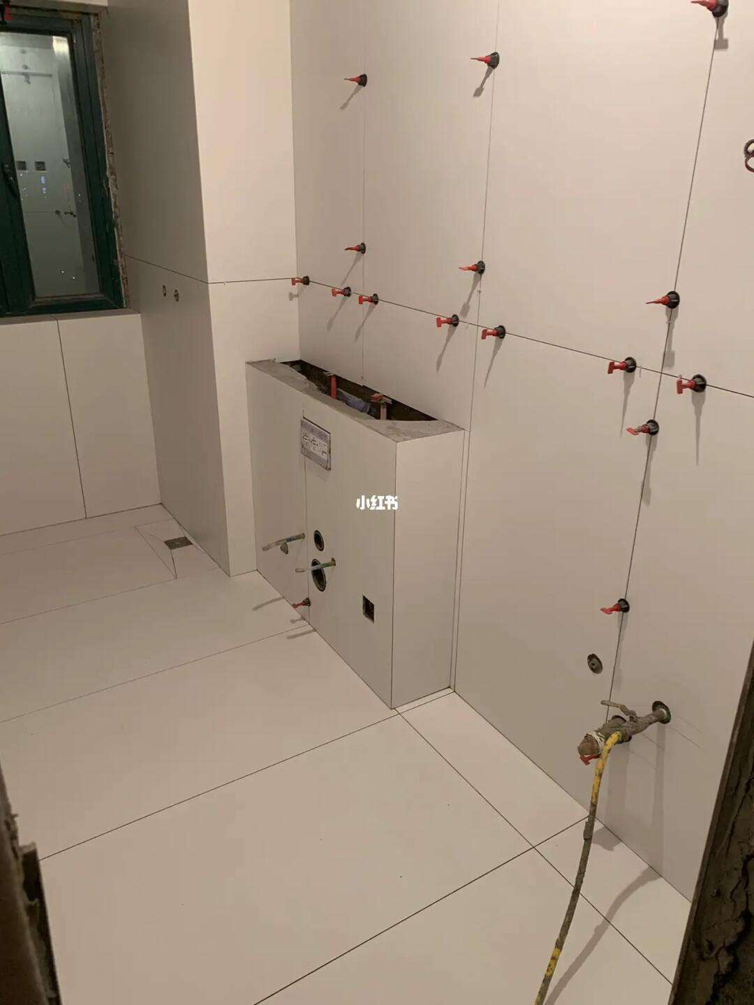 瓷砖墙面打孔注意事项有哪些(瓷砖墙面打孔注意事项有哪些图片)